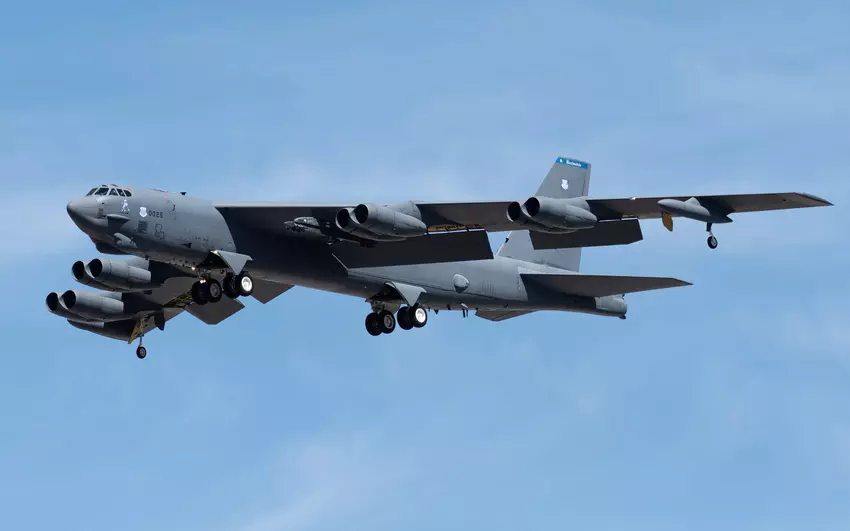 USA schicken vier B-52 Stratofortress-Atombomber näher an die russische Grenze