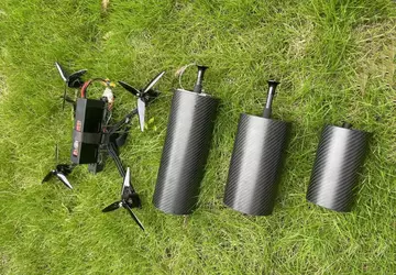 Unsichtbar für EW: FPV-Drohne auf Glasfaserbasis ...