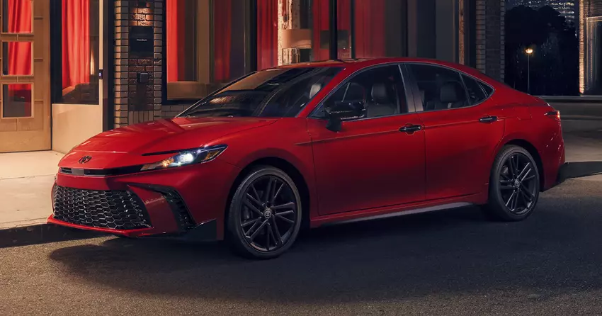 Toyota Camry 2026 für die USA: Nightshade-Version und neue Karosseriefarbe Dark Cosmos