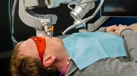 Ein vollautomatischer Roboterzahnarzt führte den weltweit ersten menschlichen Eingriff durch