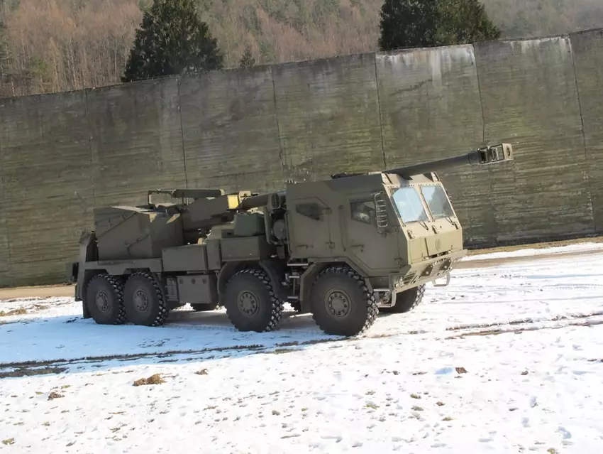 Malaysia will slowakische Eva-Panzerhaubitzen kaufen, die auf Tatra-Fahrgestellen aufgebaut sind und bis zu 41 km weit schießen können