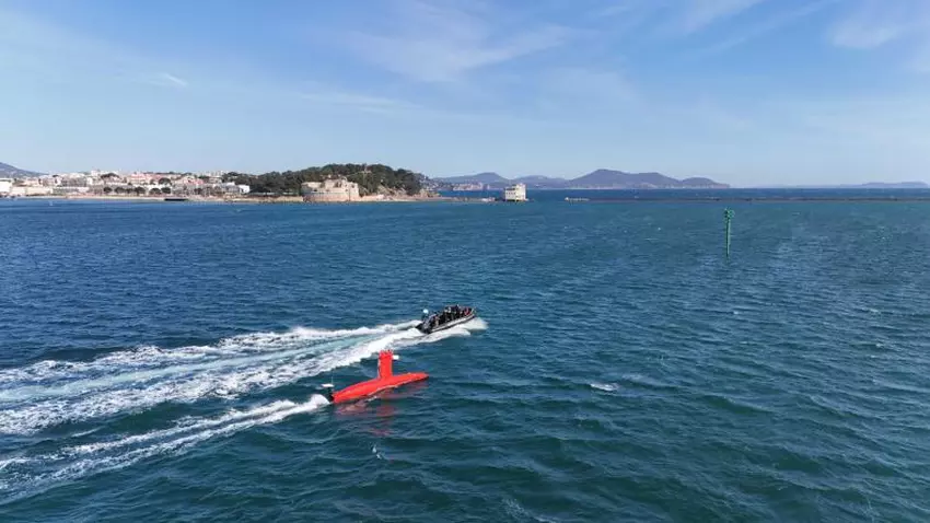 Französische Marine will amphibischen Hubschrauberträger mit Überwasserdrohnen kombinieren