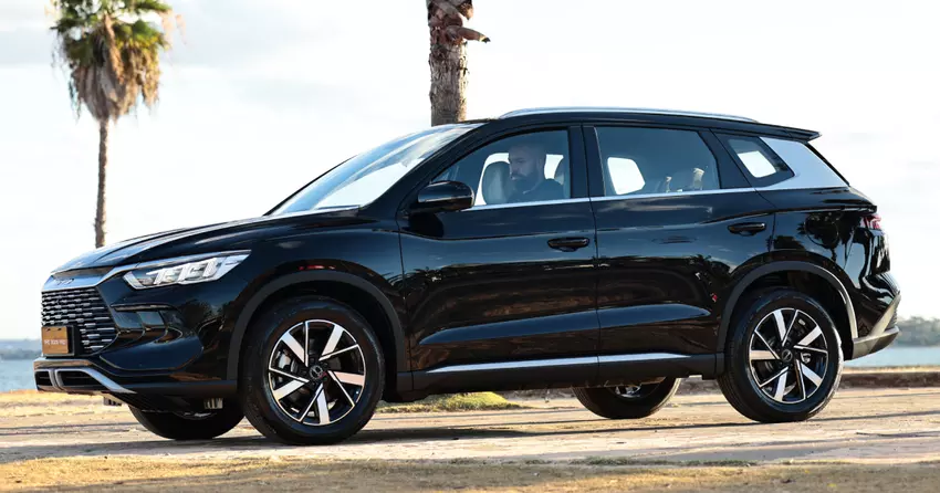 BYD präsentiert sein erstes Hybridfahrzeug, das mit Bioethanol fährt