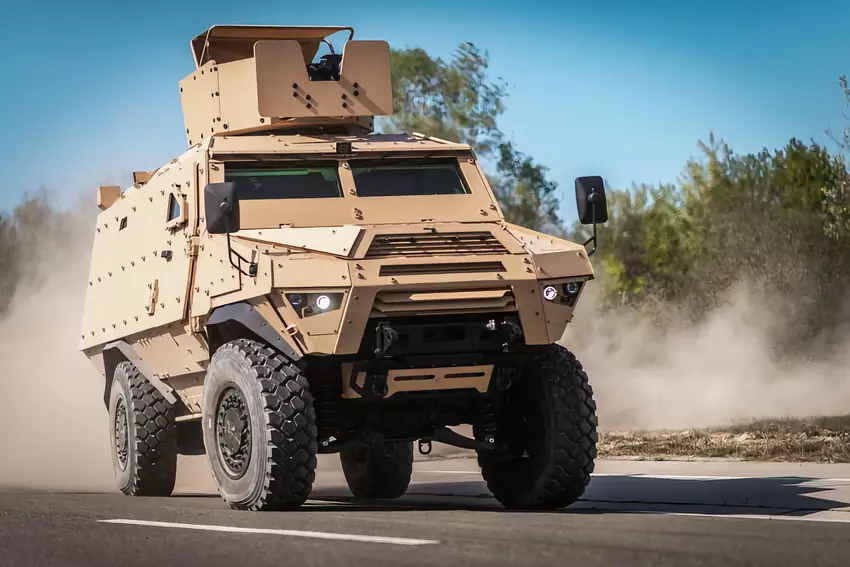 Zelenskyy: Frankreich wird moderne gepanzerte Fahrzeuge ACMAT Bastion mit einer Reichweite von 1400 km an die Ukraine liefern