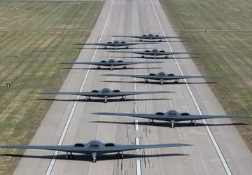 Alle einsatzfähigen B-2 Spirit-Atombomber sollen in ...