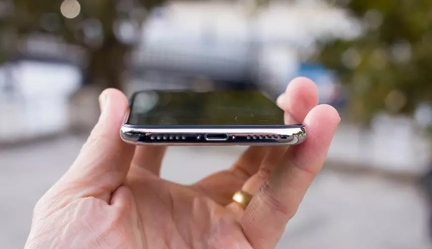 iPhone X mit USB-C auf eBay für 86.001 Dollar verkauft