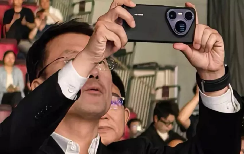 Huawei-CEO hat versehentlich das noch nicht vorgestellte Flaggschiff Pura 80 (möglicherweise Ultra) Smartphone enthüllt