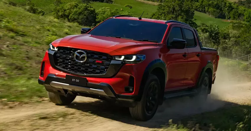 Mazda BT-50 2025: neuer 2,2-Liter-Turbodiesel, großes Emblem und erweiterte Pakete