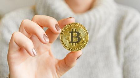 Frau hat den Laptop ihres Sohnes mit 10.000 Bitcoins weggeworfen