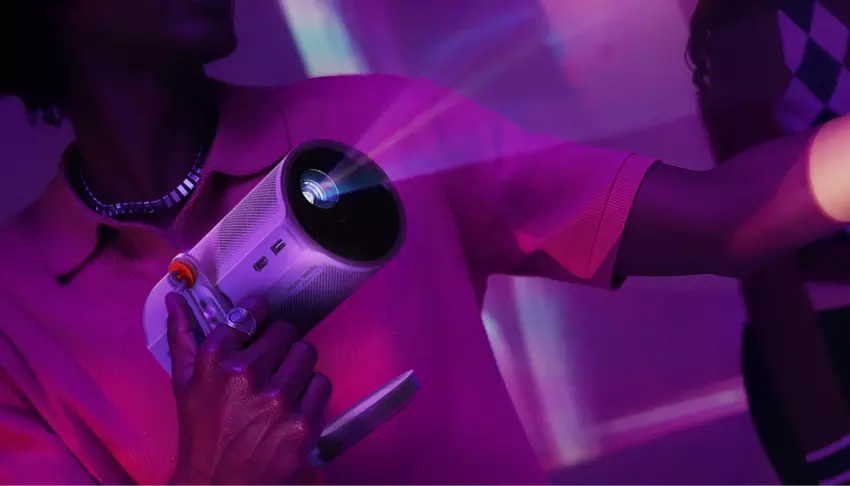 Xgimi präsentiert die tragbaren Projektoren MoGo 4 und MoGo 4 Laser mit Google TV und integriertem Akku