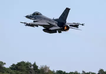 Die US-Luftwaffe hat F-16 Fighting Falcon-Kampfflugzeuge ...