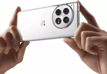 OnePlus 12 Glacial White Edition hat ...