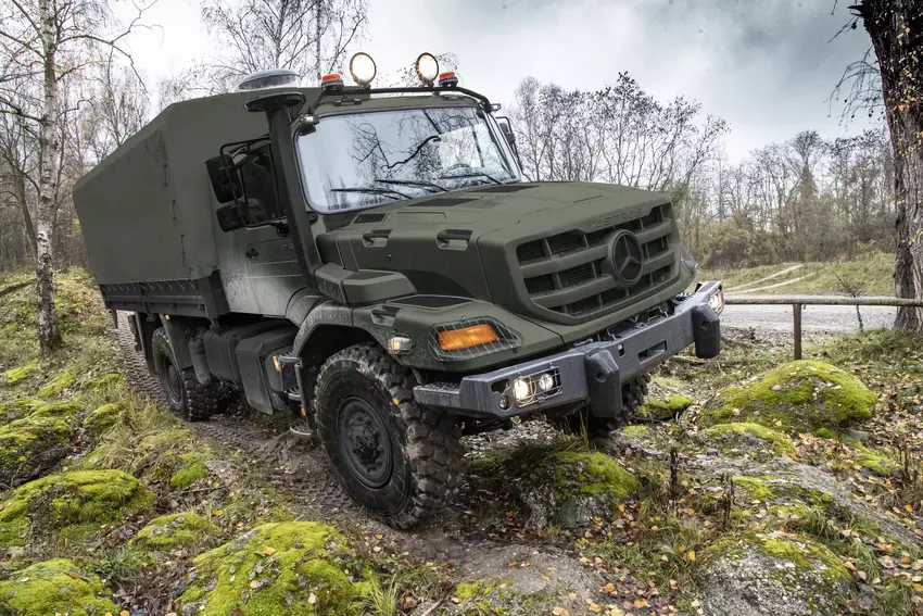 Mercedes-Benz Zetros-Lastwagen, Biber-Pflastermaschine und Gepard-Munition für Flugabwehrpanzer: Deutschland übergibt Ukraine neues Militärhilfepaket