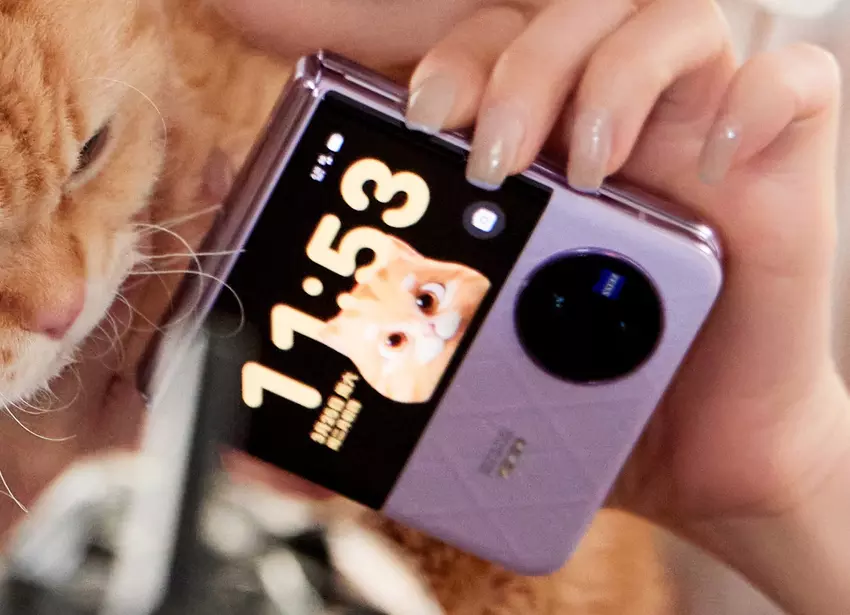 Insider verrät, wie das vivo X Flip mit einer Dual-Zeiss-Kamera und großem Außendisplay aussehen wird