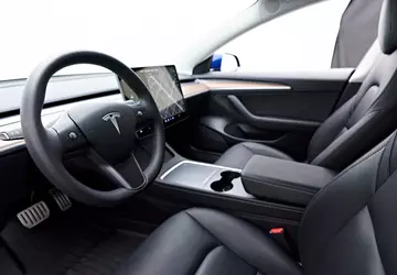 Tesla-Besitzer konnte den Notfalltüröffner nicht finden ...