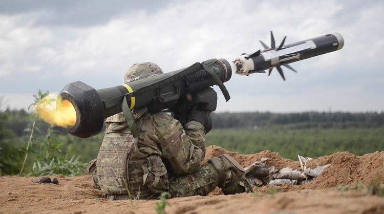 Die Britische Armee feuert Javelin zum ...