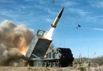 AFU mit M270 MLRS und ATACMS-Raketen ...