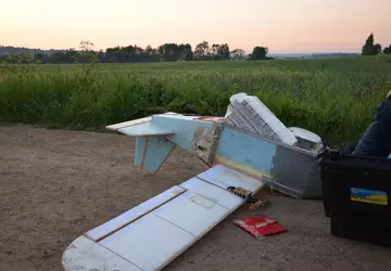 Zwei Ukrainer versuchten, eine Drohne mit ...