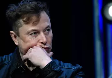 Musk verliert $12,6 Mrd. in 24 ...