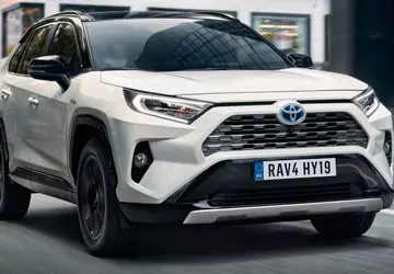 Der Toyota RAV4 hat dem Tesla ...