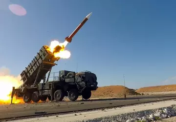 In der Ukraine beschädigte Patriot SAM ...