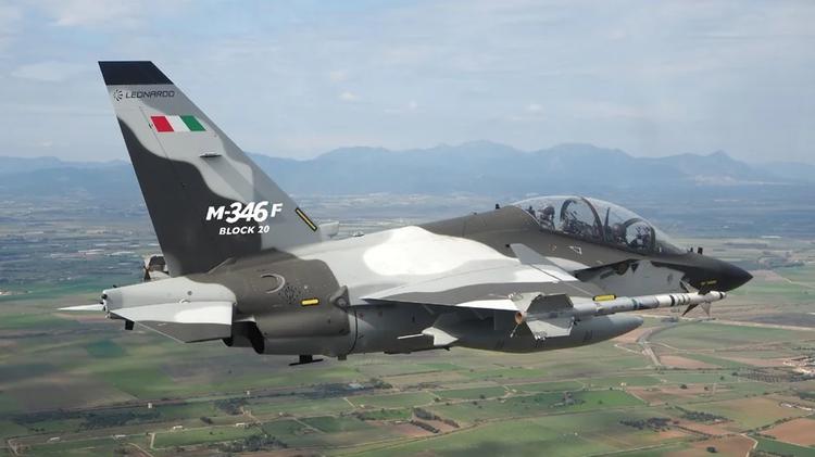 Österreich bestellt 12 neueste M-346 Kampfjets ...