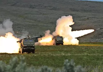 HIMARS-Raketensysteme zerstören mehr als 40 Waggons ...