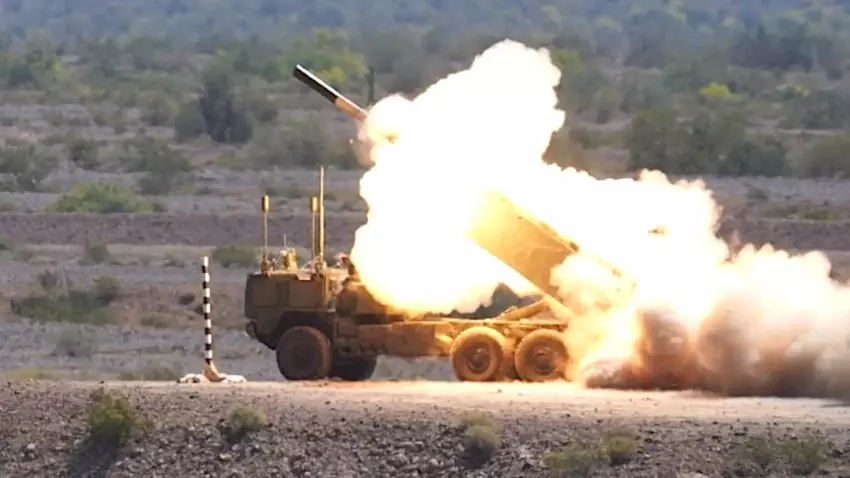 Die US-Armee hat den ersten Schusstest des unbemannten Raketensystems HIMARS erfolgreich durchgeführt, das in der Lage sein wird, ballistische PrSM-Raketen mit einer Reichweite von bis zu 500 Kilometern einzusetzen