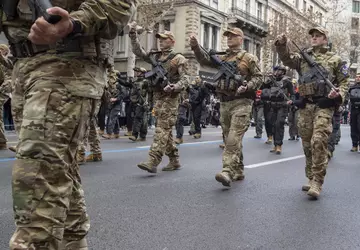 Russischer Spion, der Militärhilfe für die ...