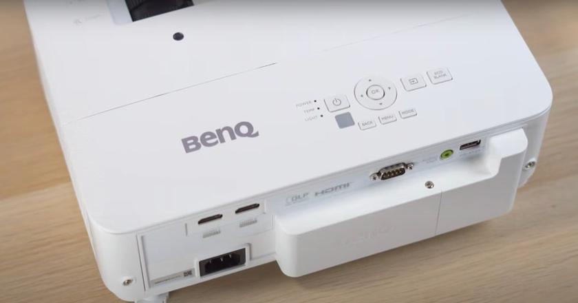 BenQ TK700STi beamer bei hellem licht