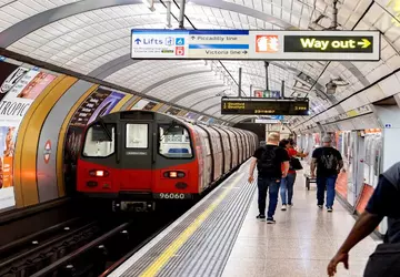 Londoner U-Bahn nutzt künstliche Intelligenz zur ...