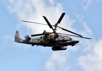 Ukrainische Marineinfanteristen schossen einen russischen Ka-52 ...