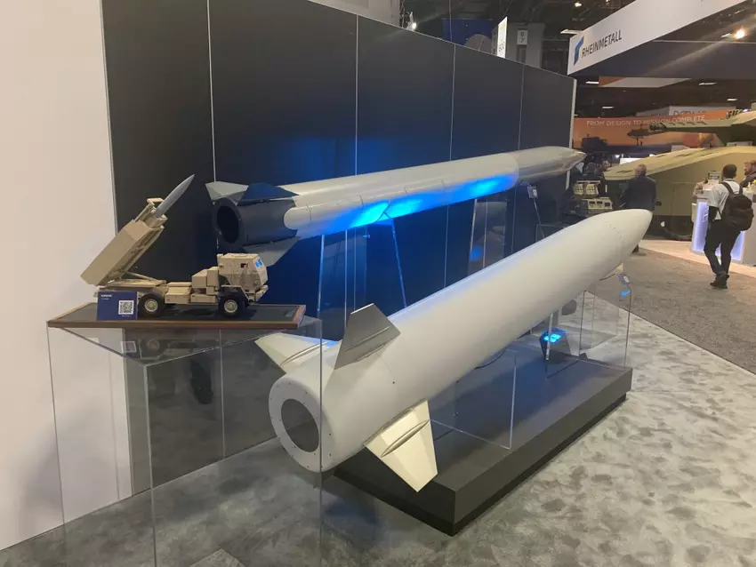 Lockheed Martin zeigt Lenkflugkörper mit höchster Reichweite für M142 HIMARS und M270 MLRS - Präzisionslenkflugkörper mit 650 km Startreichweite