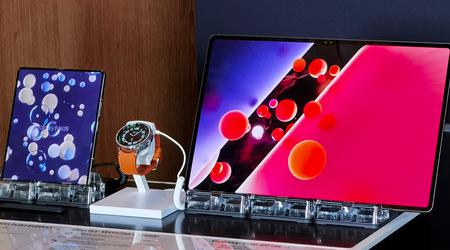 Samsung Galaxy Fold5, Flip5 faltbare Smartphones, Galaxy Watch6 Smartwatches und Galaxy Tab S9 Tablets in Person