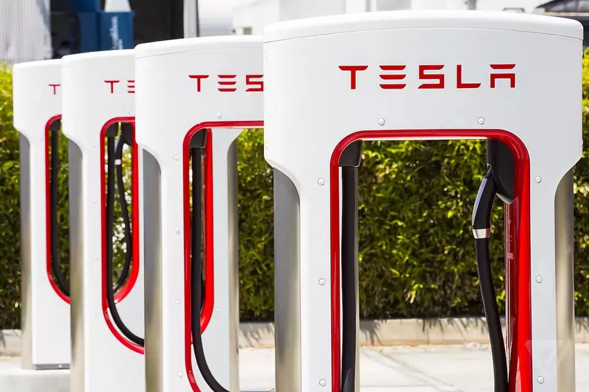 Tesla hat Elektrofahrzeuge aller Art zum Aufladen an Supercharger-Stationen zugelassen