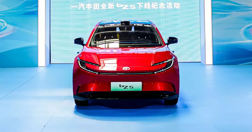 FAW-Toyota bZ5 mit BYD Blade-Batterien ist in China vom Band gerollt