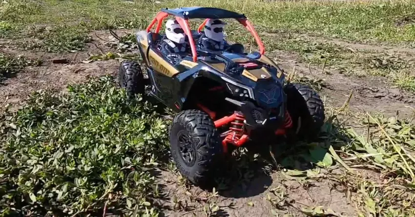 1:18 AXIAL JR. CAN-AM YETI MAVERICK X3 Rock Racer