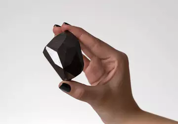 Ein einzigartiger schwarzer Enigma-Diamant mit einem ...