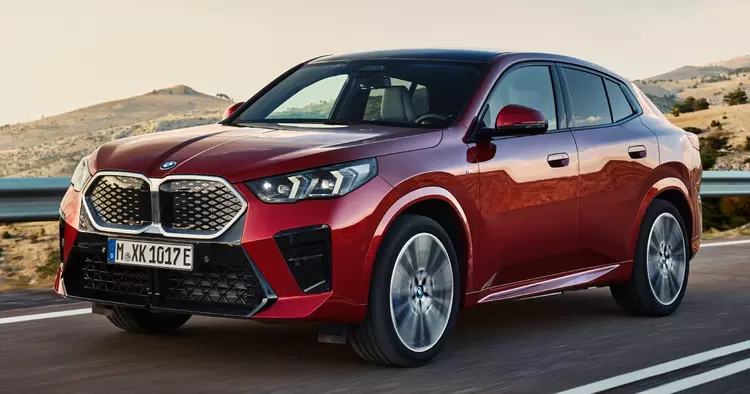 BMW iX1 und iX2 Modelljahr 2026 ...