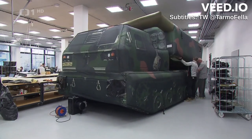 Reaktive Trickserei - Tschechische Republik stellt für die ukrainischen Streitkräfte M142 HIMARS und M270 MLRS aus Gummi her, die den Feind in die Irre führen