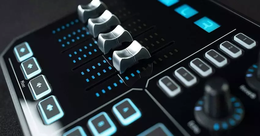 TC-Helicon GO XLR mixer podcast