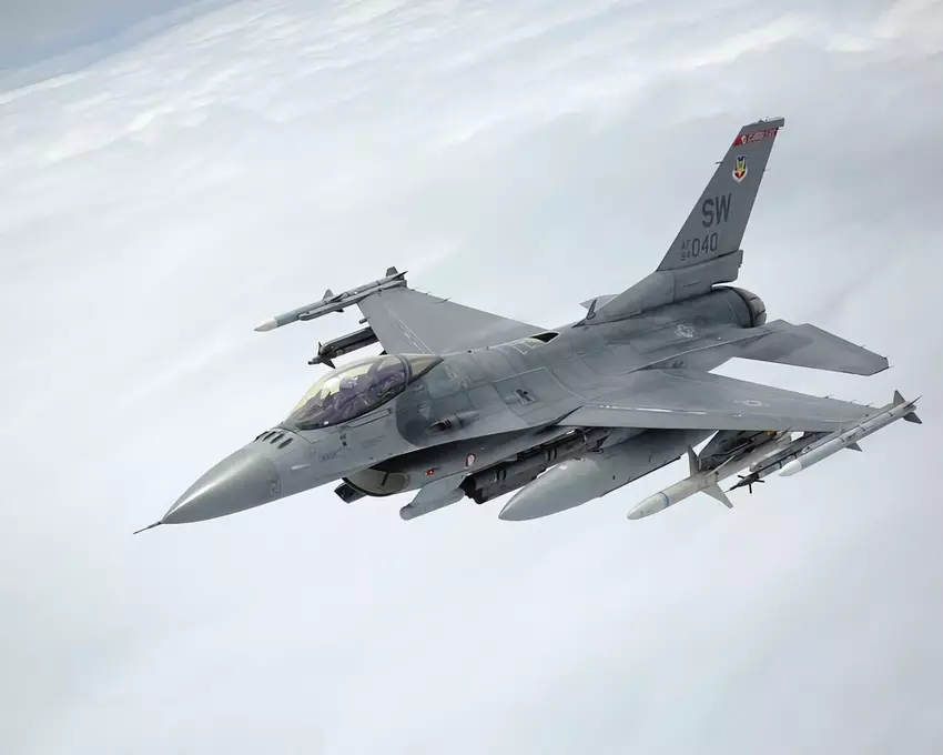 Tschechische Republik bildet ukrainische Piloten an F-16-Kampfflugzeugen aus und gibt Kampfhubschrauber an die AFU ab