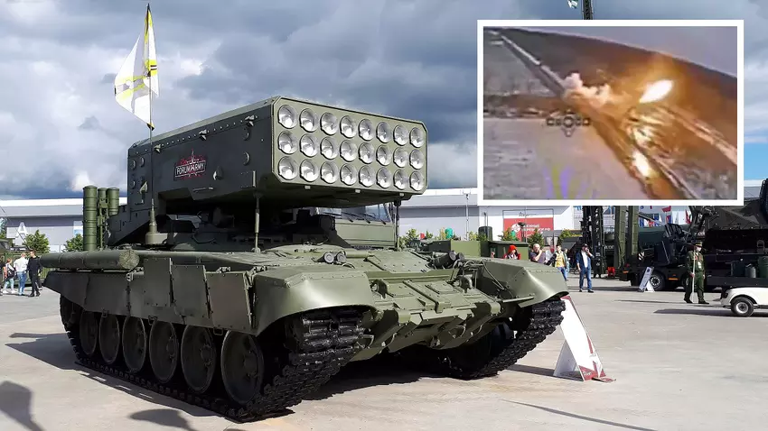 Eine billige ukrainische FPV-Drohne traf ein russisches schweres Flammenwerfersystem TOS-1A Solntsepyok, während es im Einsatz war