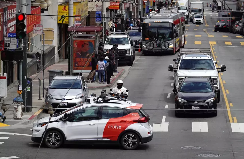 Ein virales Video von einem "rücksichtslosen" Robotertaxi in San Francisco hat einen Sturm der Entrüstung ausgelöst