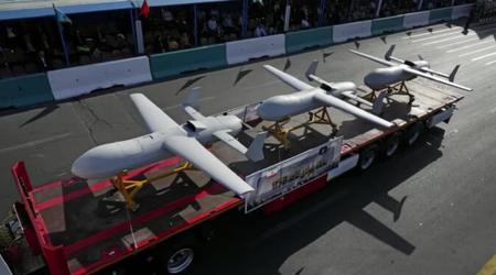 Iran zeigt zum ersten Mal eine aktualisierte Shahed-138B, die 4000 km weit fliegen kann