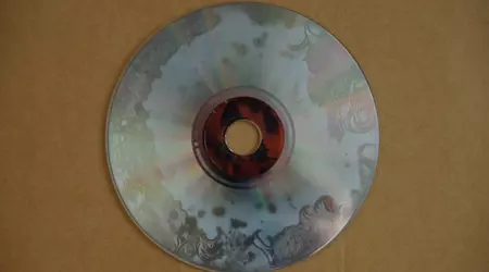 Ihre Discs können sich durch eine chemische Reaktion verschlechtern, was bei den von Warner Bros. herausgegebenen DVDs bereits der Fall ist.