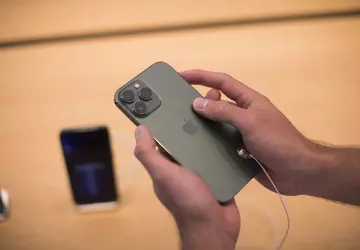 Apple-Aktie aufgrund rückläufiger iPhone-Auslieferungen erneut auf ...