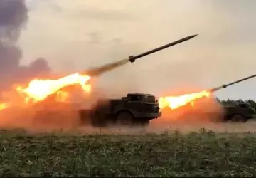 Ukrainische Artilleristen zerstörten einen ganzen Konvoi ...