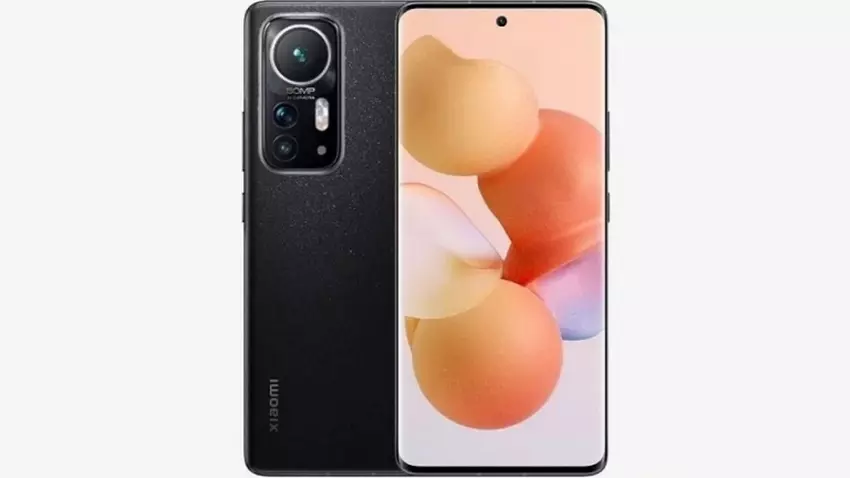 Nach dem Xiaomi 12 Ultra erschienen Renderings des Xiaomi 12 Pro mit einer Triple-Kamera und einem großen Hauptobjektiv im Netzwerk
