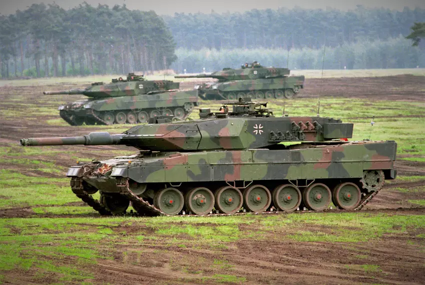 Olaf Scholz genehmigt den Verkauf von Leopard 2A7m Leopard 1 Panzern und Marder BMPs an die Ukraine nicht, trotz zweier Verträge im Wert von fast 2 Milliarden Euro